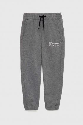 Abercrombie & Fitch pantaloni de trening pentru copii culoarea gri, cu imprimeu