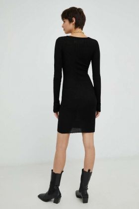 Résumé rochie din lana culoarea negru, mini, mulata