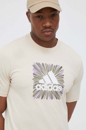 adidas tricou barbati, culoarea bej, cu imprimeu