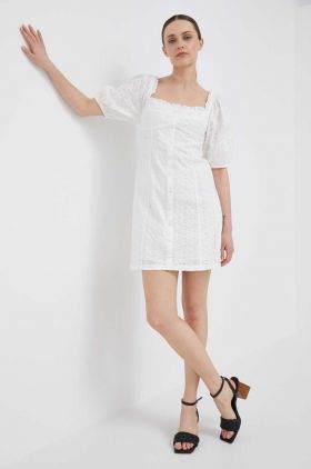 GAP rochie din bumbac culoarea alb, mini, mulata