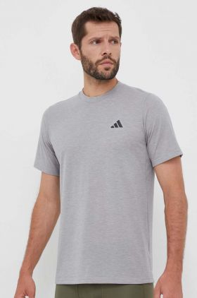 adidas Performance tricou de antrenament Train Essentials Comfort culoarea gri, melanj IC7424