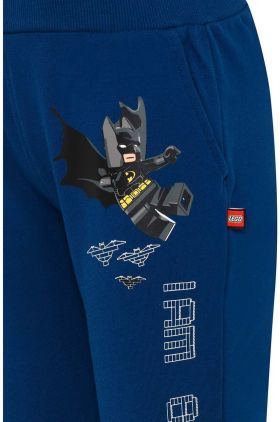 Lego pantaloni de trening din bumbac pentru copii culoarea albastru marin, cu imprimeu