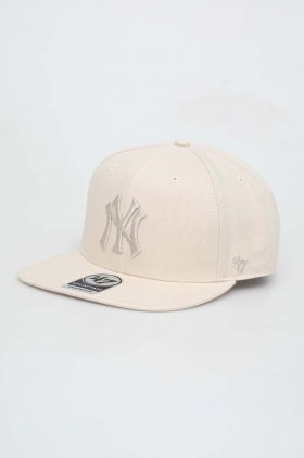 47brand sapca MLB New York Yankees culoarea bej, cu imprimeu