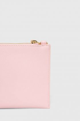 Chiara Ferragni poseta culoarea roz