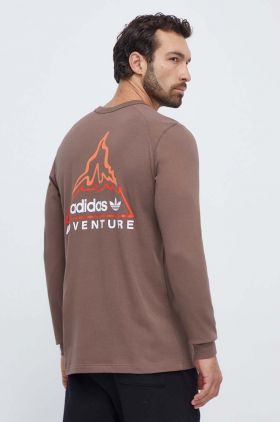 adidas Originals longsleeve din bumbac culoarea maro, cu imprimeu