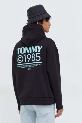 Tommy Jeans bluză bărbați, culoarea negru, cu glugă, imprimeu DM0DM18385