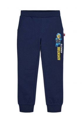 Lego pantaloni de trening din bumbac pentru copii culoarea albastru marin, cu imprimeu