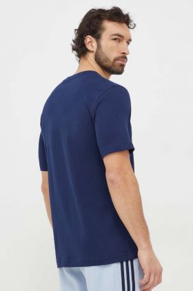 adidas Originals tricou din bumbac Essential Tee bărbați, culoarea bleumarin, cu imprimeu, IR9693