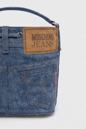 Moschino Jeans poseta