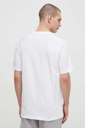 adidas Originals tricou din bumbac bărbați, culoarea alb, cu imprimeu IS0246