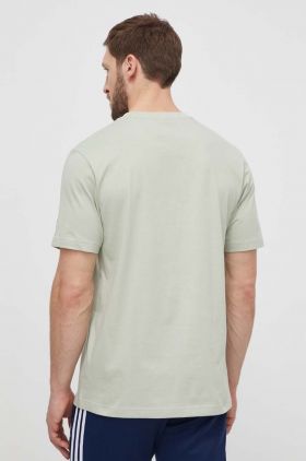 adidas Originals tricou din bumbac bărbați, culoarea verde, cu imprimeu IS0231