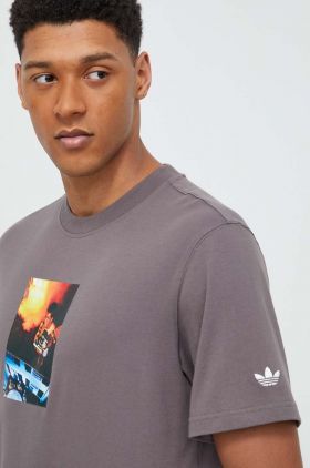 adidas Originals tricou din bumbac bărbați, culoarea gri, cu imprimeu IM9680