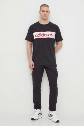 adidas Originals tricou din bumbac bărbați, culoarea negru, cu imprimeu IS1404