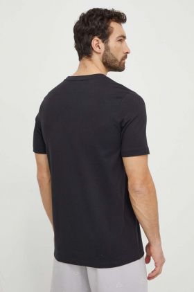 adidas tricou din bumbac bărbați, culoarea negru, cu imprimeu IZ1621