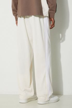 adidas Originals pantaloni de trening culoarea bej, cu imprimeu  IM9477