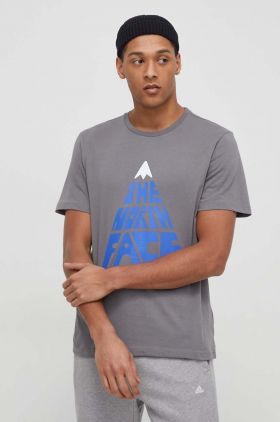 The North Face tricou din bumbac barbati, culoarea gri, cu imprimeu