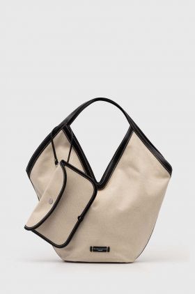 Gianni Chiarini poseta culoarea bej