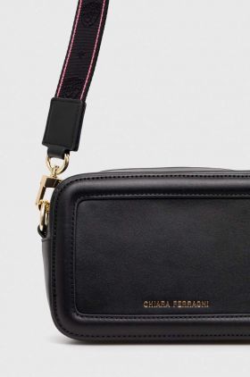 Chiara Ferragni poseta culoarea negru