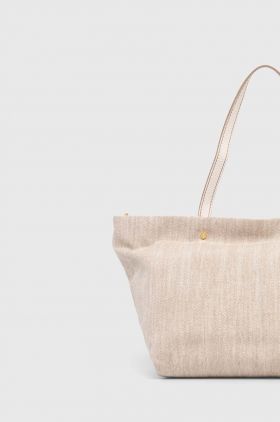 Gianni Chiarini poseta culoarea bej