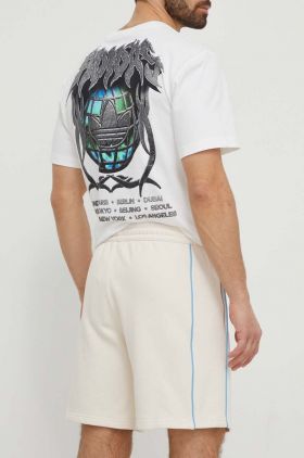 adidas Originals pantaloni scurti din bumbac culoarea bej, IU0200