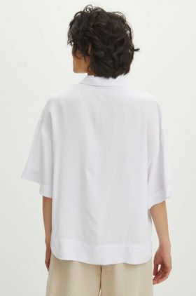 Medicine camasa femei, culoarea alb, cu guler clasic, relaxed